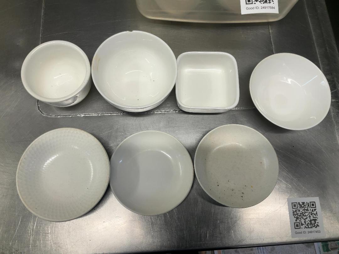 Photo '2' of Container of miscellaneous small ceramic bowls