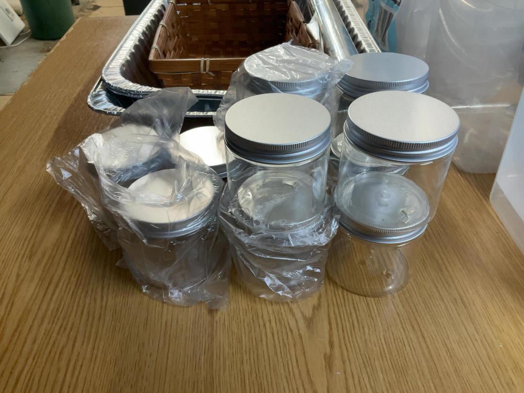 Photo '3' of Miscellanous containers and trays