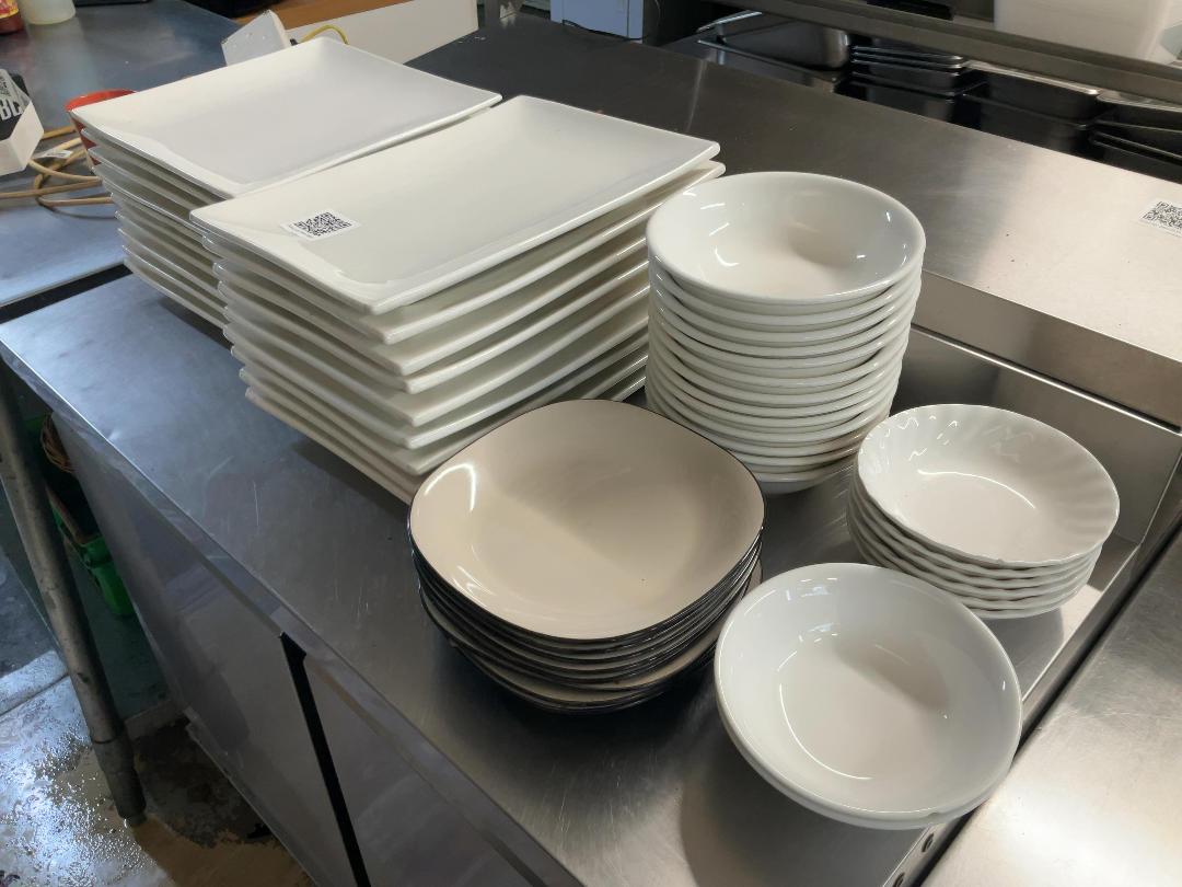 Photo '2' of Bulk lot of Plates and Bowls Photo '2' of Bulk lot of Plates and Bowls