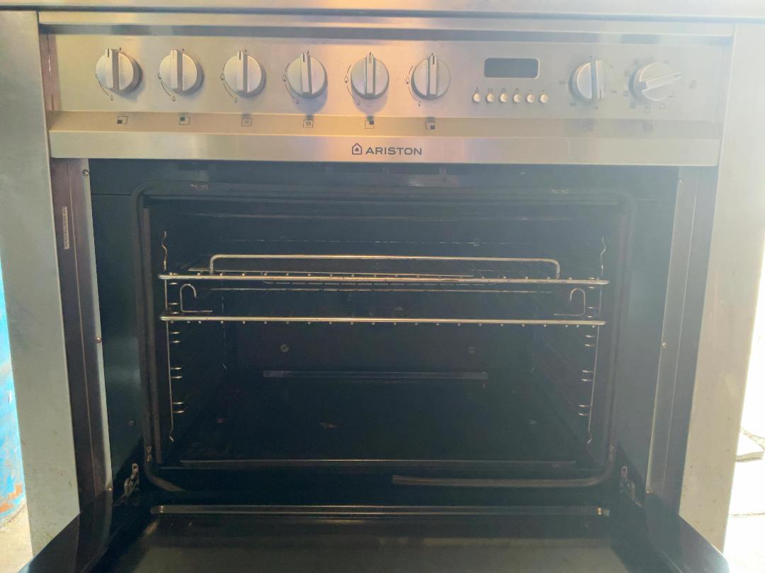 Photo '2' of Ariston Electric Oven/Gas Hob