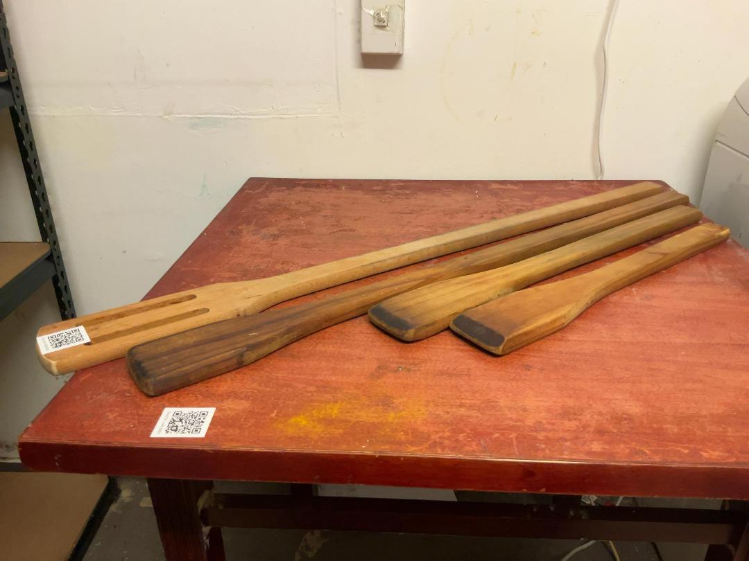 Photo '2' of 4 Large Wooden Paddles Photo '2' of 4 Large Wooden Paddles