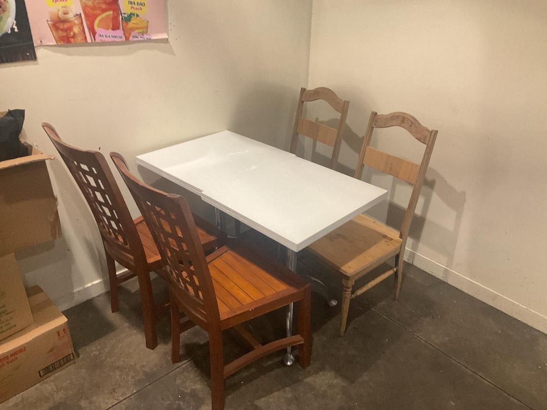 Photo '3' of 2x Table & 4x Chairs