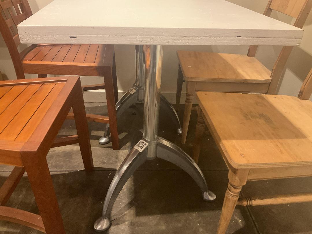 Photo '4' of 2x Table & 4x Chairs