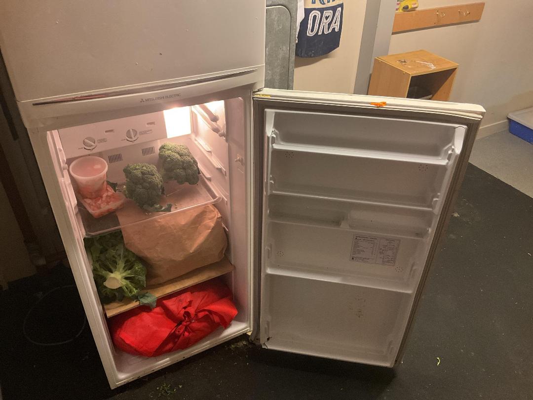 Photo '4' of Mitsubishi Refrigerator