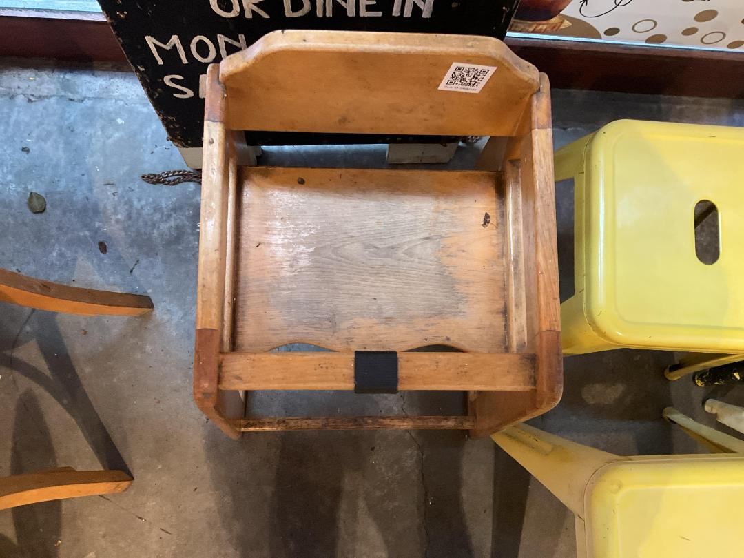 Photo '5' of 5 x stools & 1 x highchair