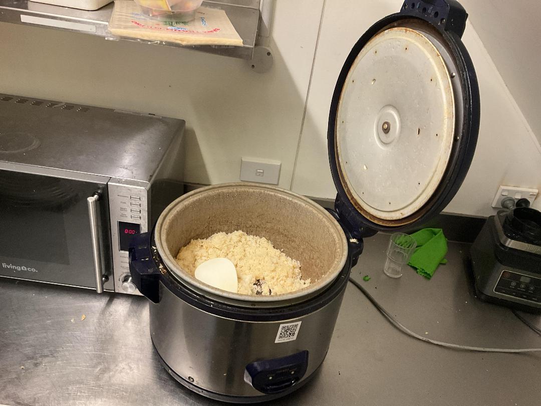 Photo '5' of Cuckoo electric rice cooker/warmer