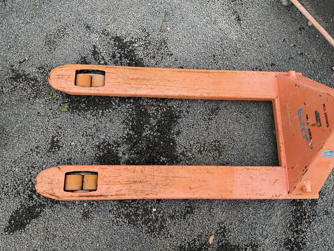 Photo '2' of Pallet Jack