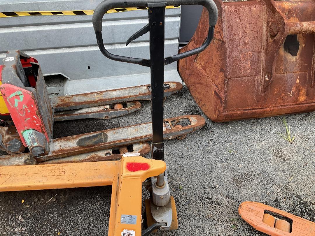 Photo '2' of Pallet Jack