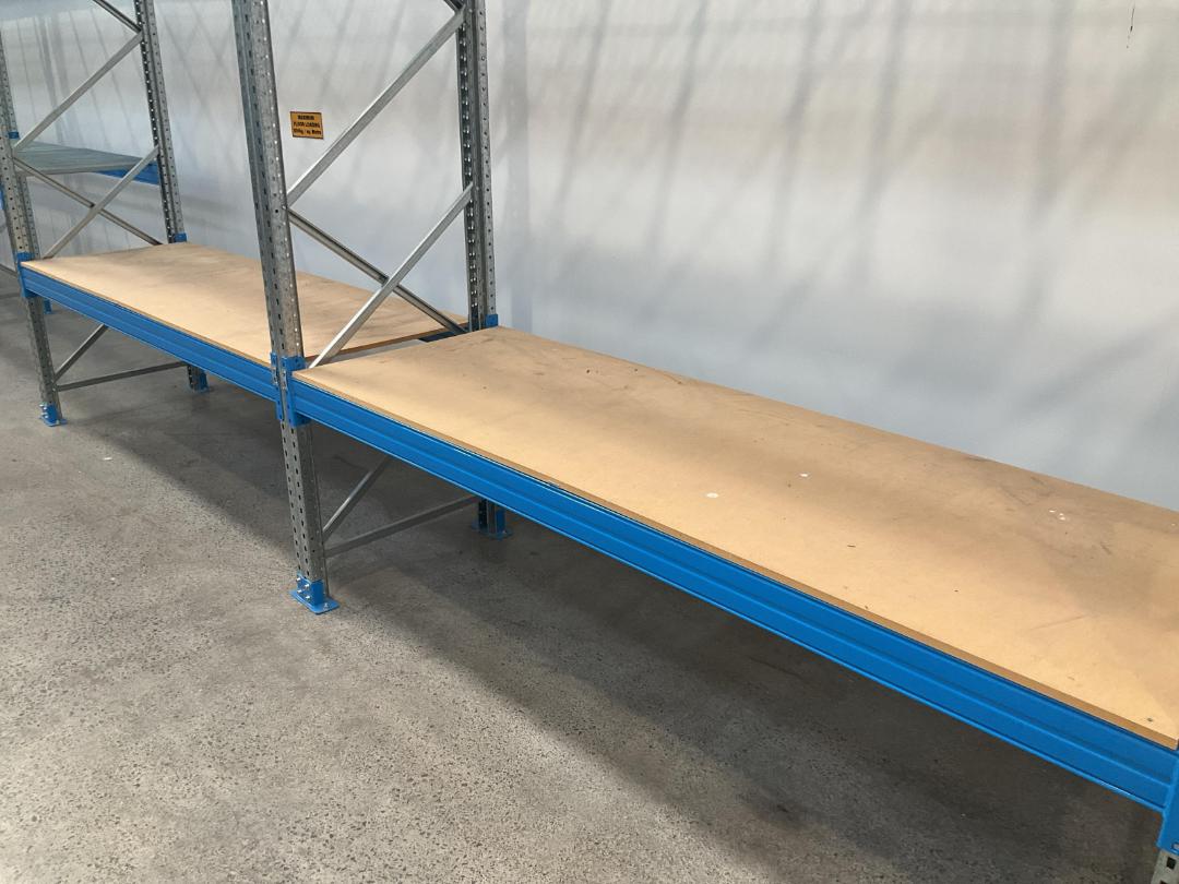 Photo '4' of Silver & Blue Pallet Racking