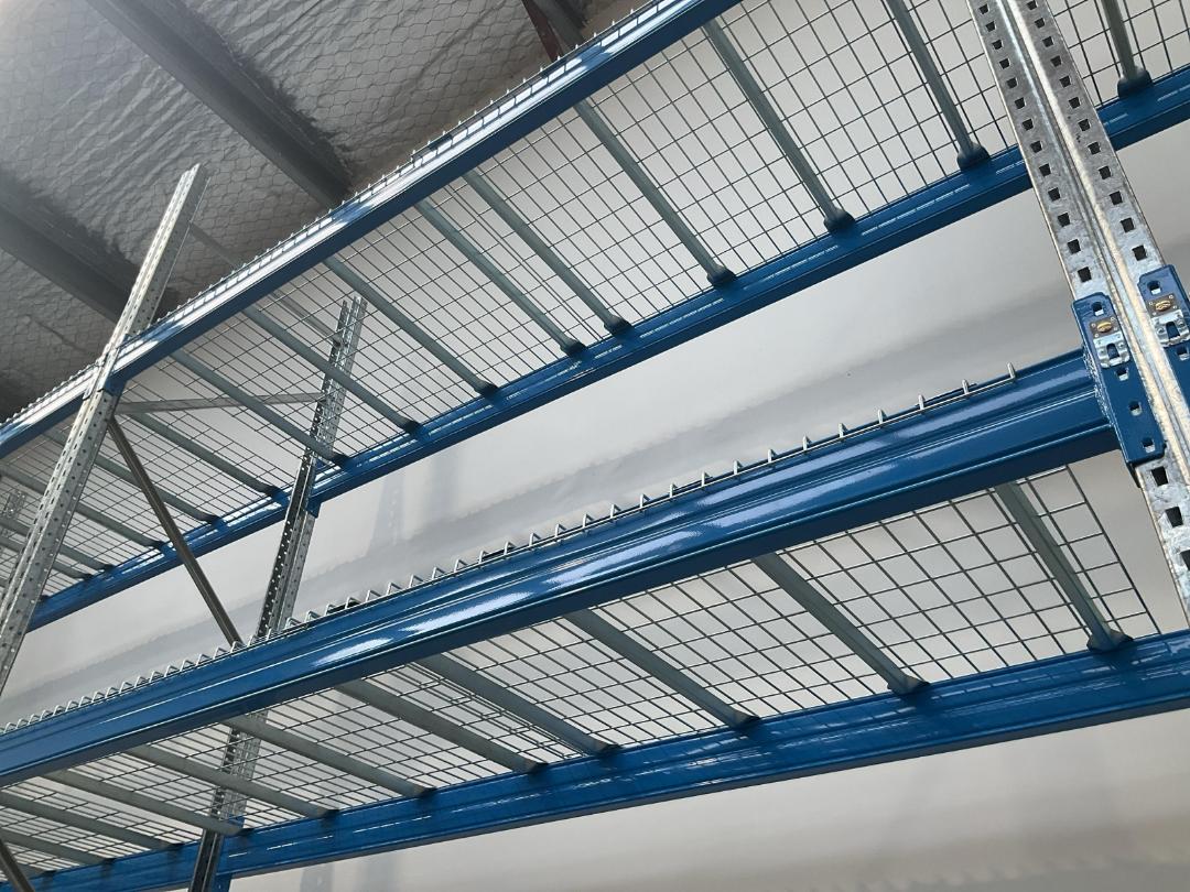 Photo '7' of Silver & Blue Pallet Racking