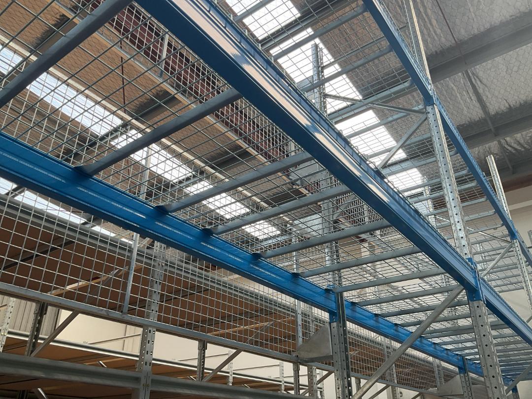 Photo '9' of Silver & Blue Pallet Racking