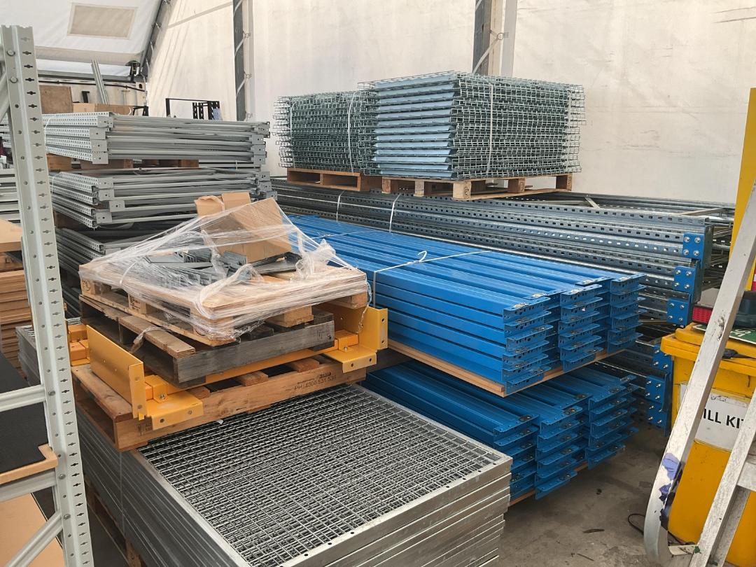 Photo '15' of Silver & Blue Pallet Racking