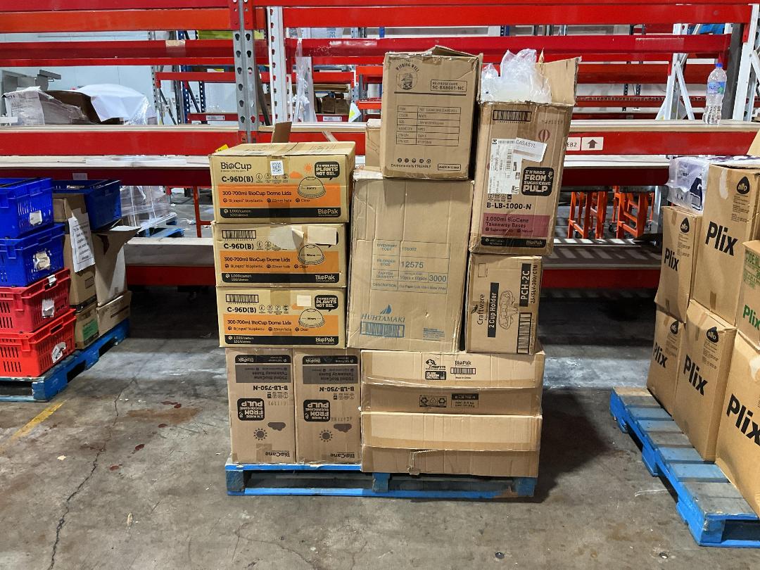 Photo '2' of Bulk Assortment of Paper Takeaway Lids, Bases, Cups, Cup Holders Photo '2' of Bulk Assortment of Paper Takeaway Lids, Bases, Cups, Cup Holders