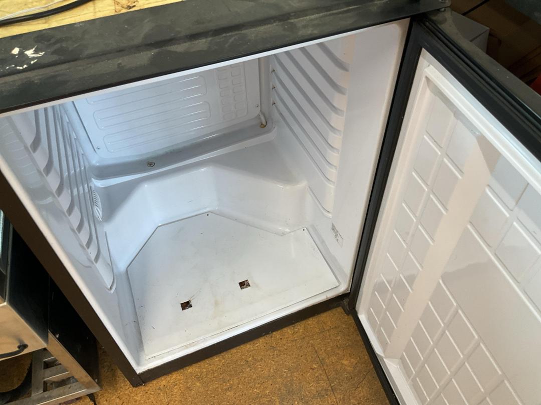 Photo '2' of Mini fridge BROKEN Photo '2' of Mini fridge BROKEN