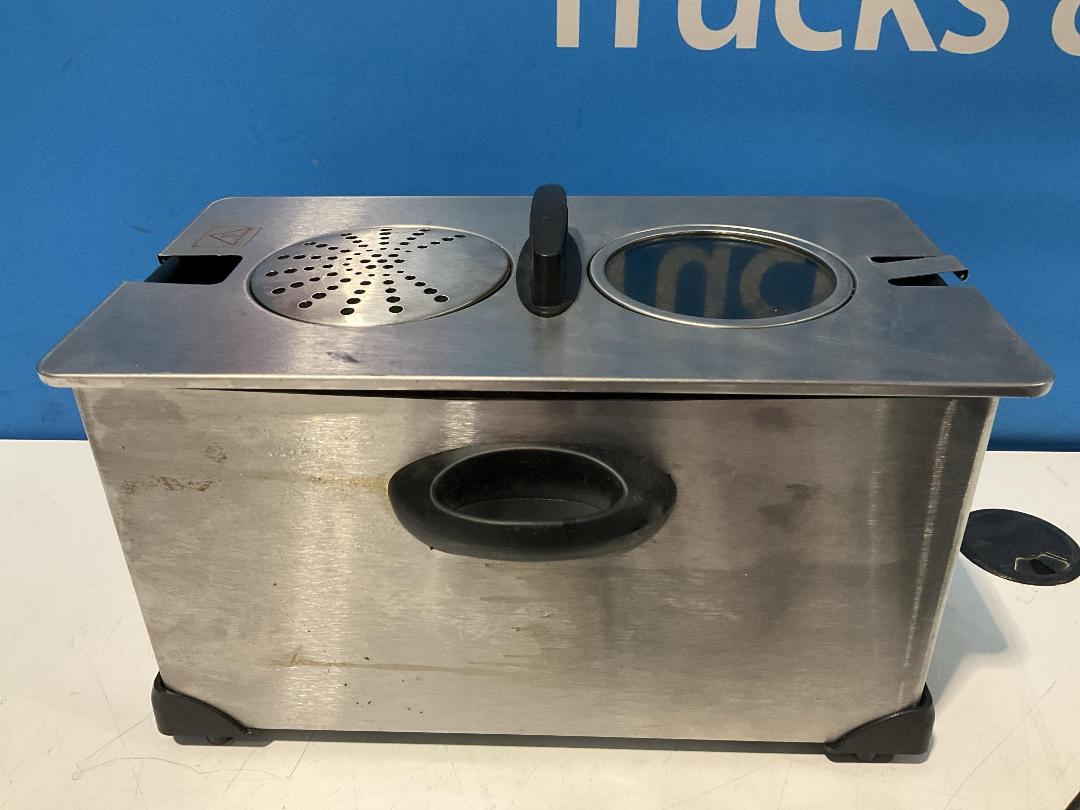 Photo '6' of AKAI 3L Deep Fryer - Model DF-035 - Does Not Work, Use for Parts Only