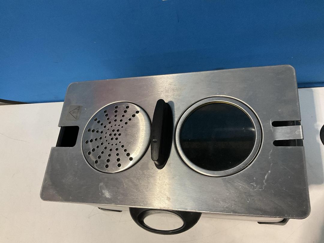 Photo '7' of AKAI 3L Deep Fryer - Model DF-035 - Does Not Work, Use for Parts Only