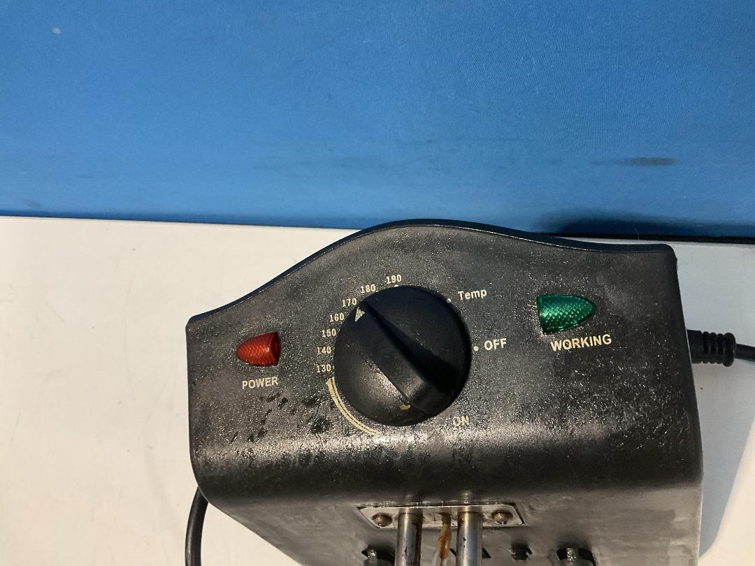 Photo '14' of AKAI 3L Deep Fryer - Model DF-035 - Does Not Work, Use for Parts Only