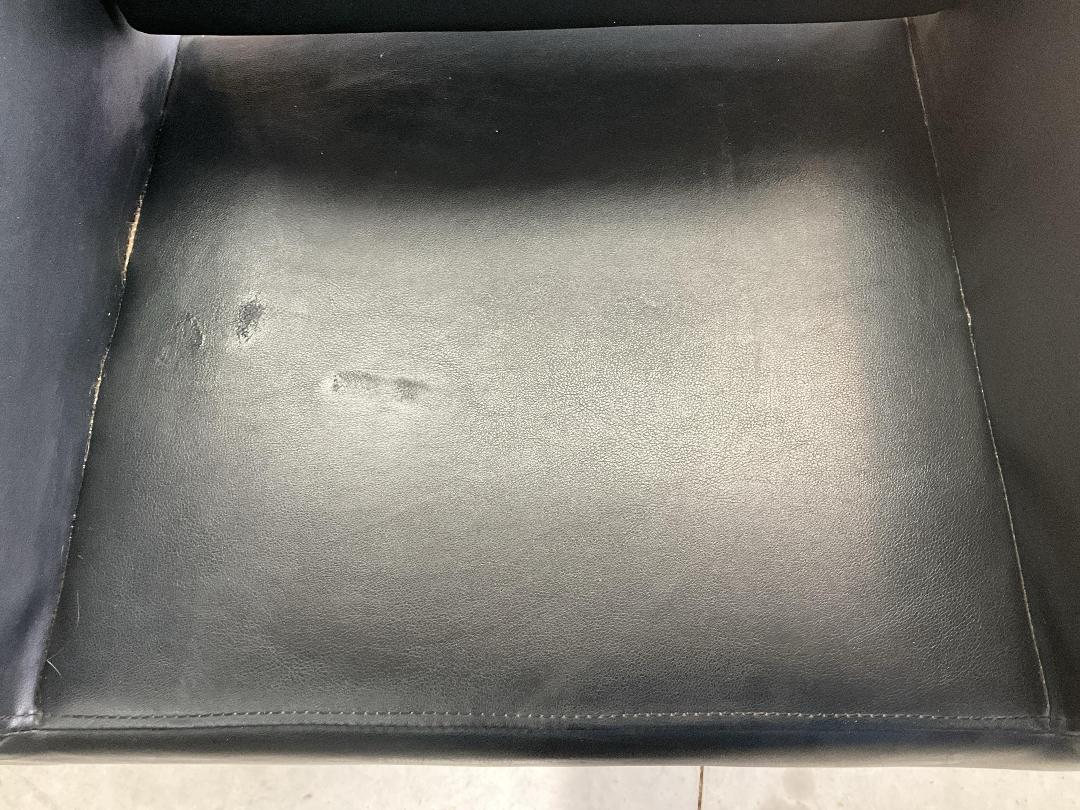 Photo '2' of Hairdressing / Barbering Salon Chair - Black