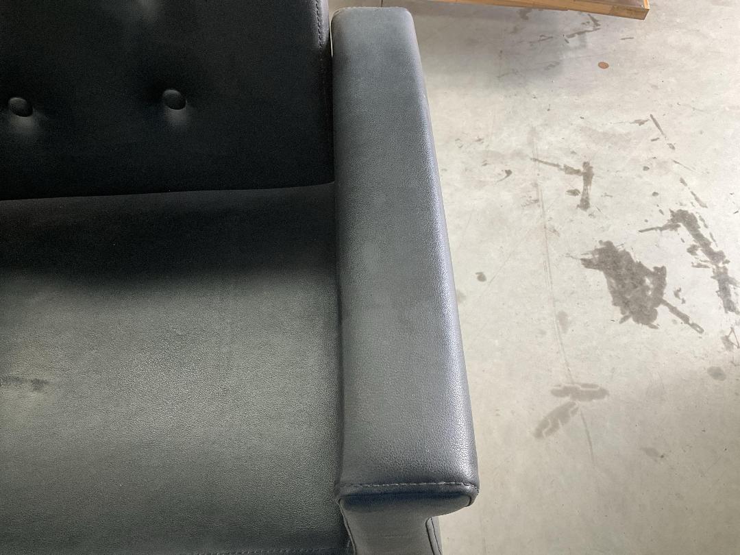 Photo '7' of Hairdressing / Barbering Salon Chair - Black