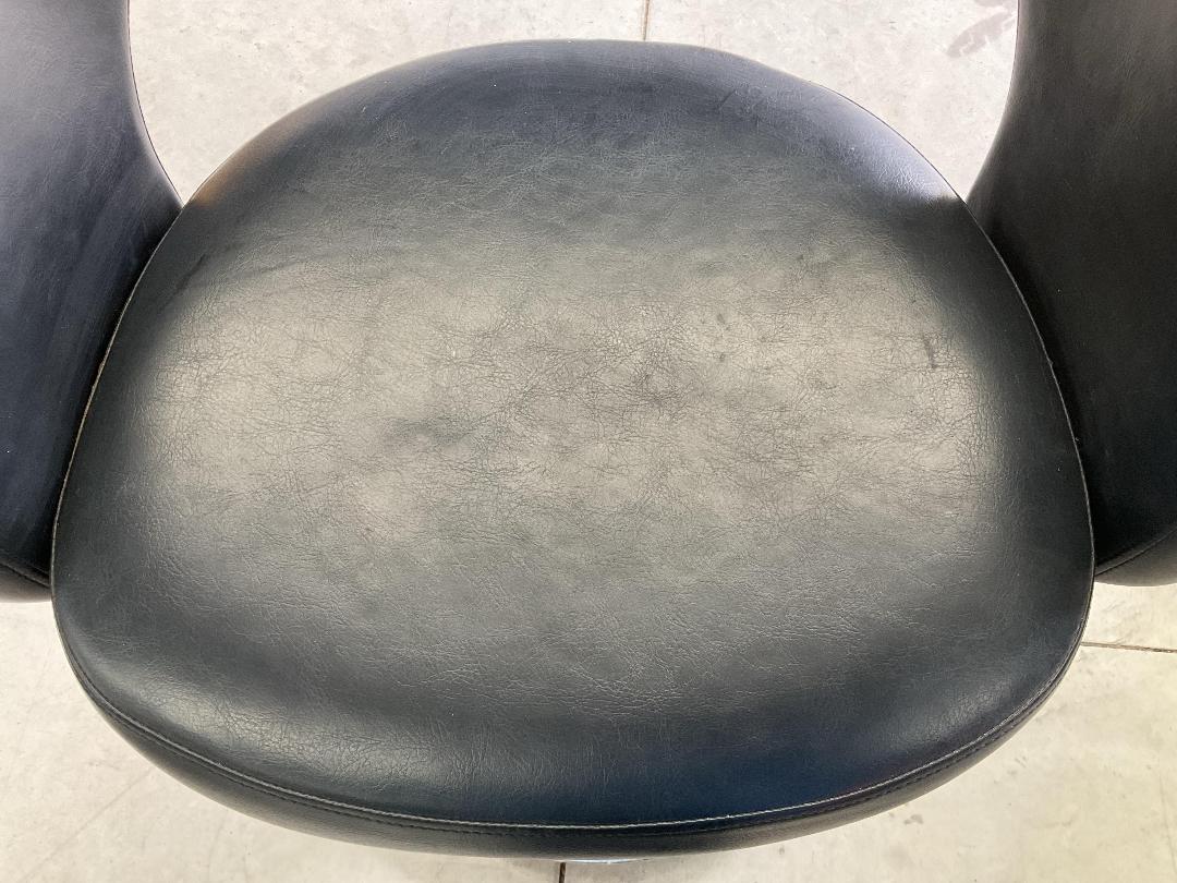 Photo '2' of Hairdressing / Barbering Salon Chair - Black Photo '2' of Hairdressing / Barbering Salon Chair - Black