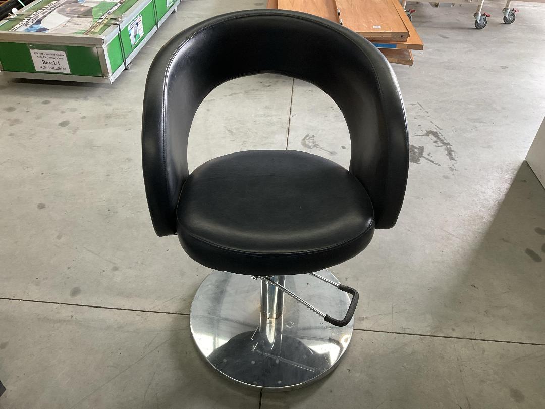 Photo '8' of Hairdressing / Barbering Salon Chair - Black Photo '8' of Hairdressing / Barbering Salon Chair - Black