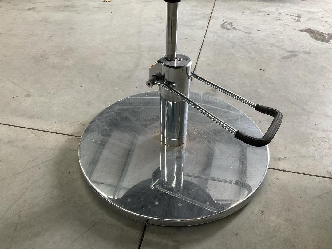 Photo '9' of Hairdressing / Barbering Salon Chair - Black Photo '9' of Hairdressing / Barbering Salon Chair - Black