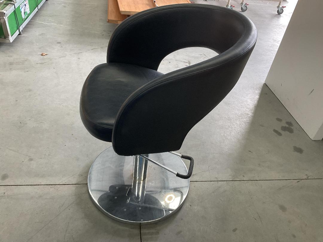Photo '12' of Hairdressing / Barbering Salon Chair - Black Photo '12' of Hairdressing / Barbering Salon Chair - Black