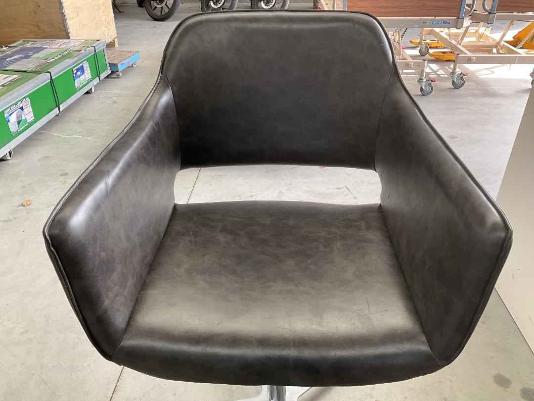 Photo '9' of Hairdressing / Barbering Salon Chair - Black