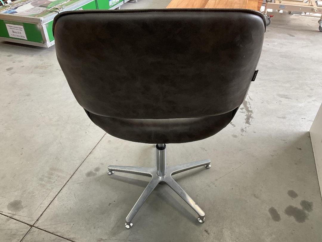 Photo '11' of Hairdressing / Barbering Salon Chair - Black