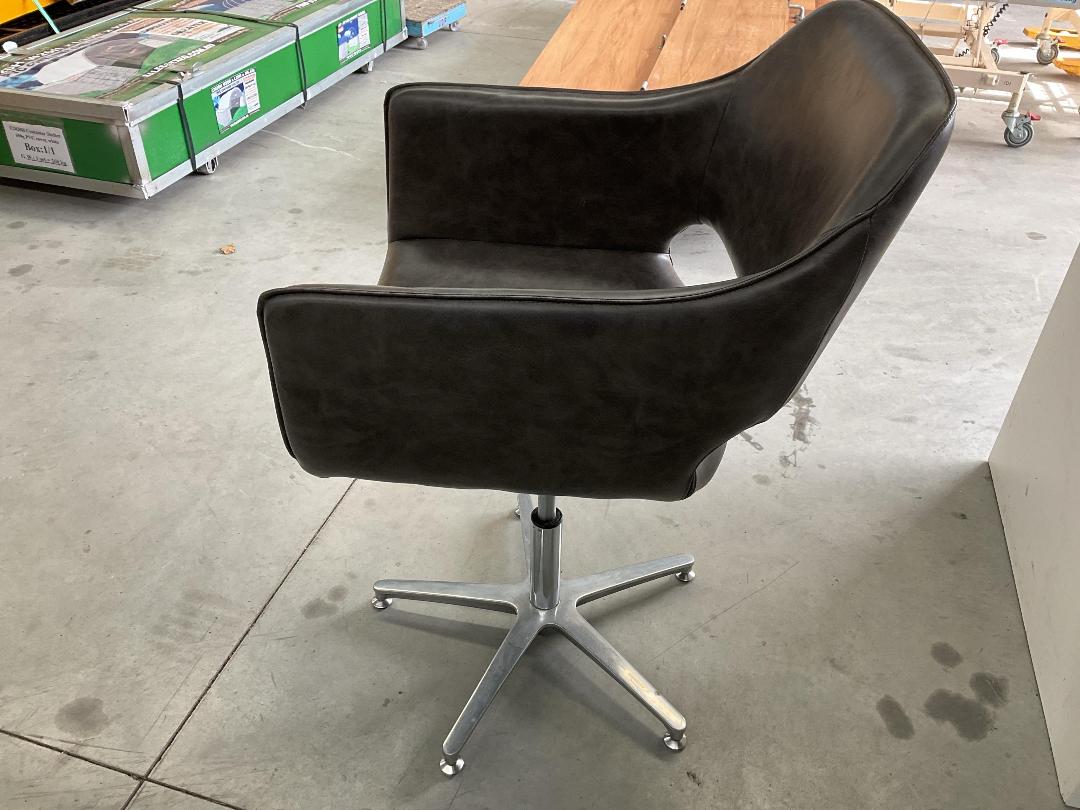 Photo '10' of Hairdressing / Barbering Salon Chair - Black