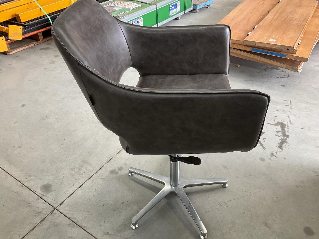 Photo '13' of Hairdressing / Barbering Salon Chair - Black