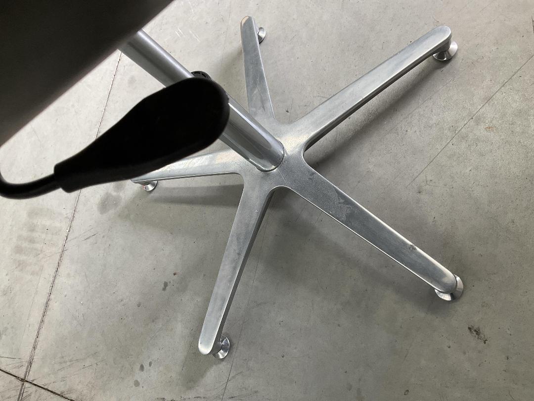 Photo '15' of Hairdressing / Barbering Salon Chair - Black