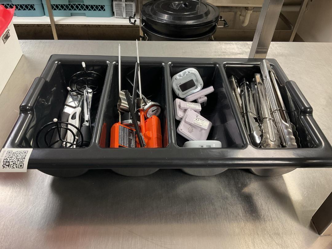 Photo '2' of Tray with various kitchen items Photo '2' of Tray with various kitchen items