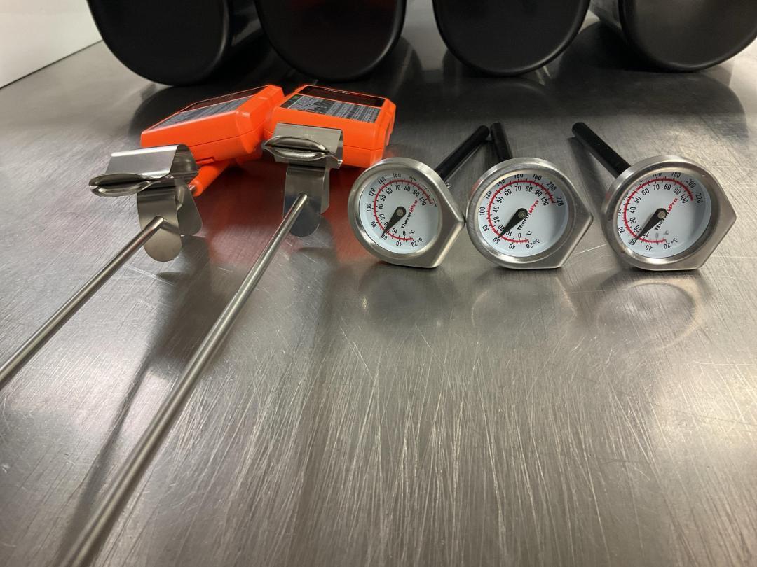 Photo '4' of Tray with various kitchen items Photo '4' of Tray with various kitchen items