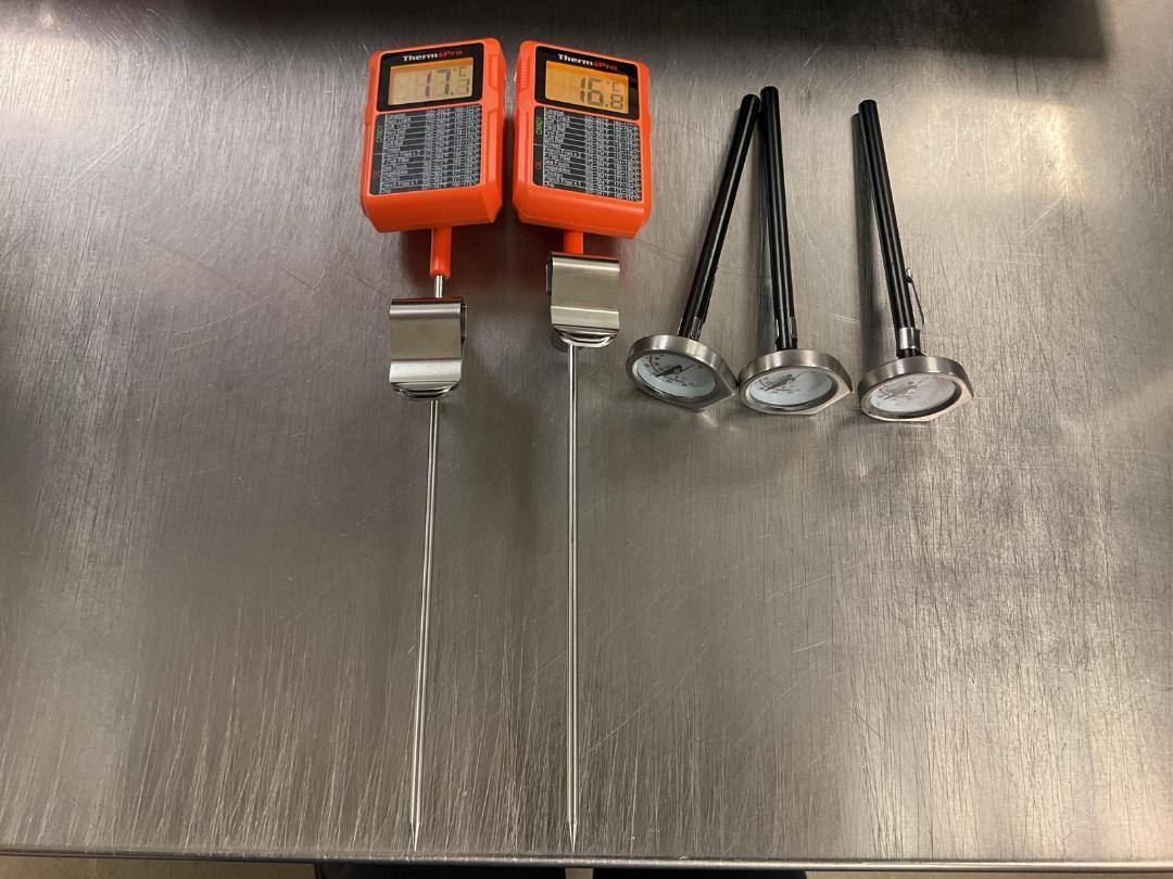 Photo '6' of Tray with various kitchen items Photo '6' of Tray with various kitchen items