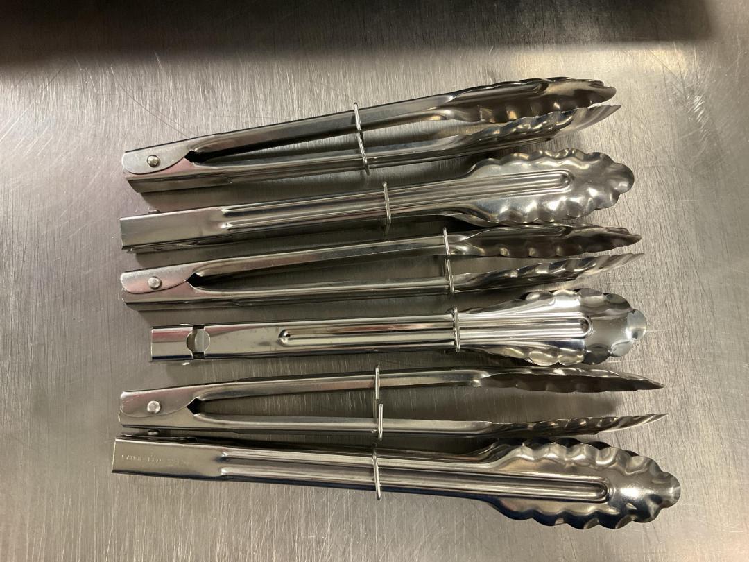 Photo '7' of Tray with various kitchen items Photo '7' of Tray with various kitchen items