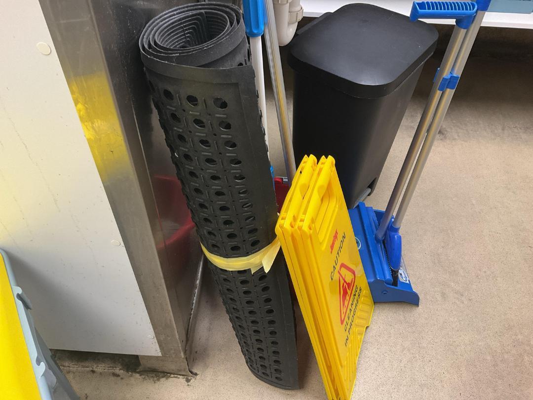 Photo '5' of Various cleaning and safety items Photo '5' of Various cleaning and safety items