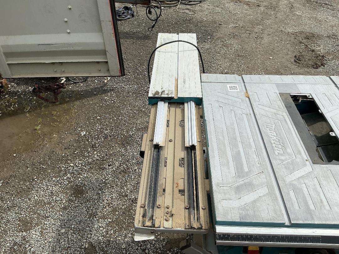 Photo '8' of Makita MLT100 Table Saw