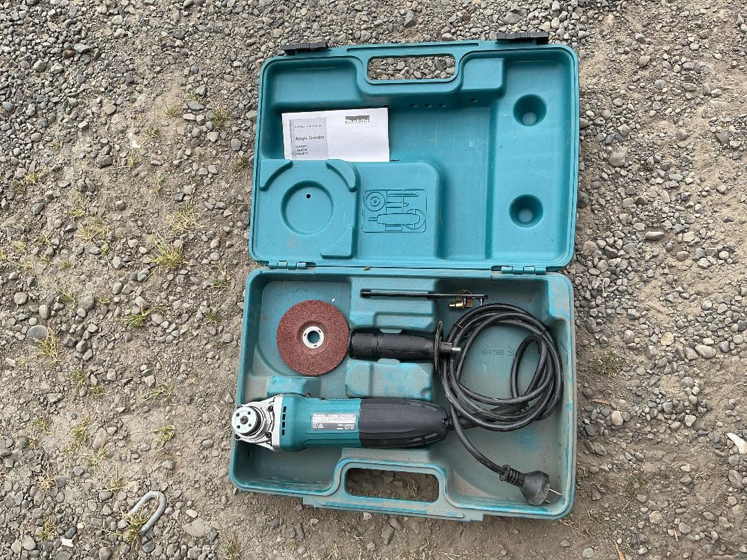 Photo '3' of Makita GA5030 Angle Grinder