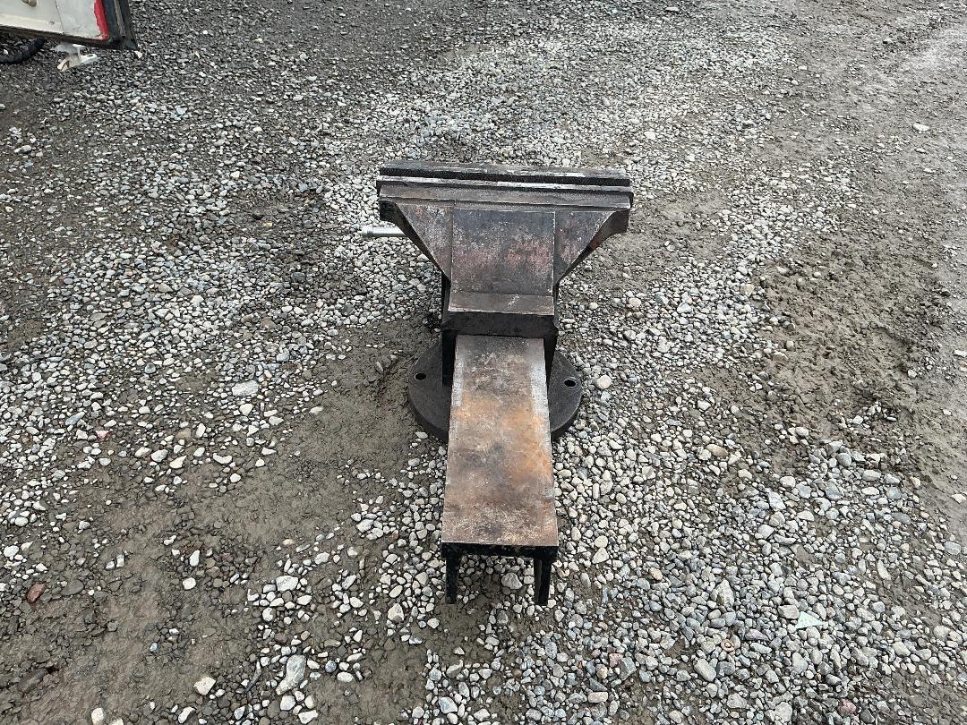 Photo '3' of Black Steel Table Vice