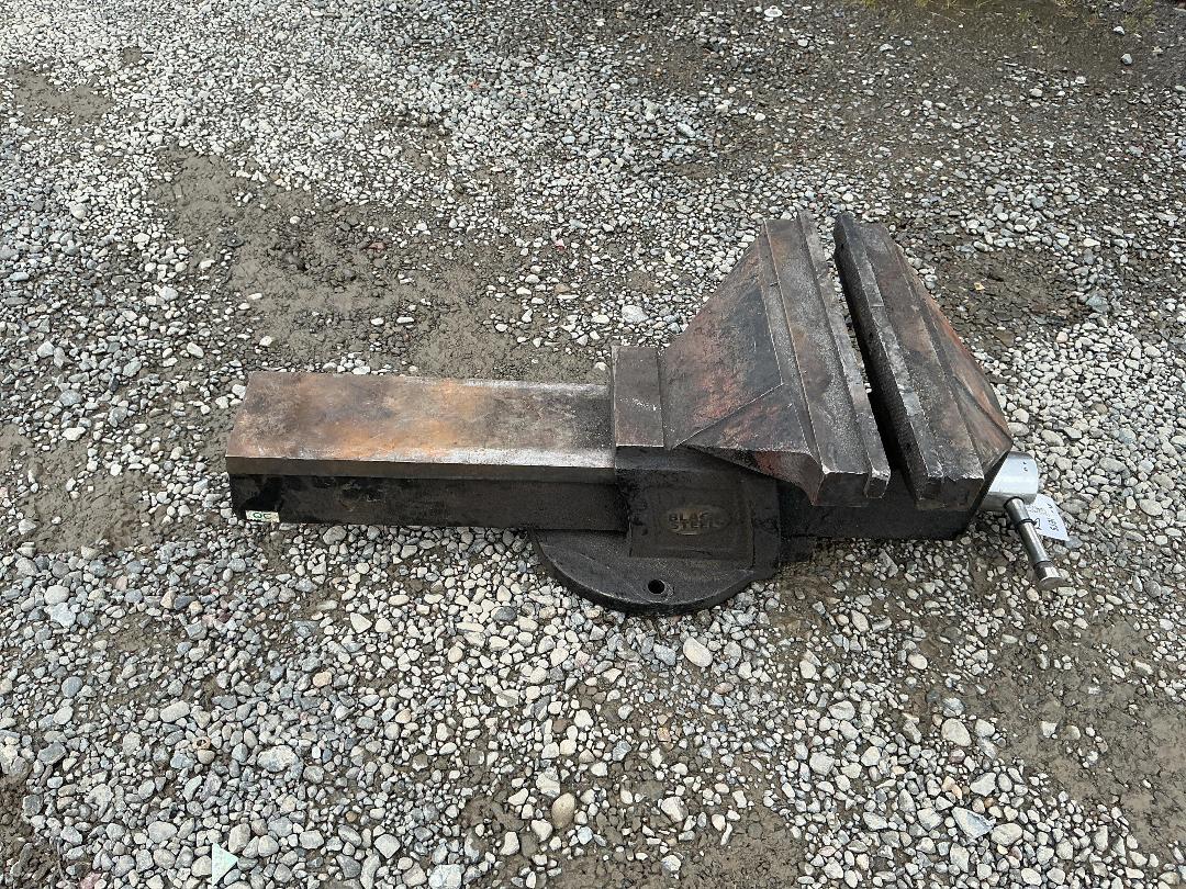 Photo '2' of Black Steel Table Vice