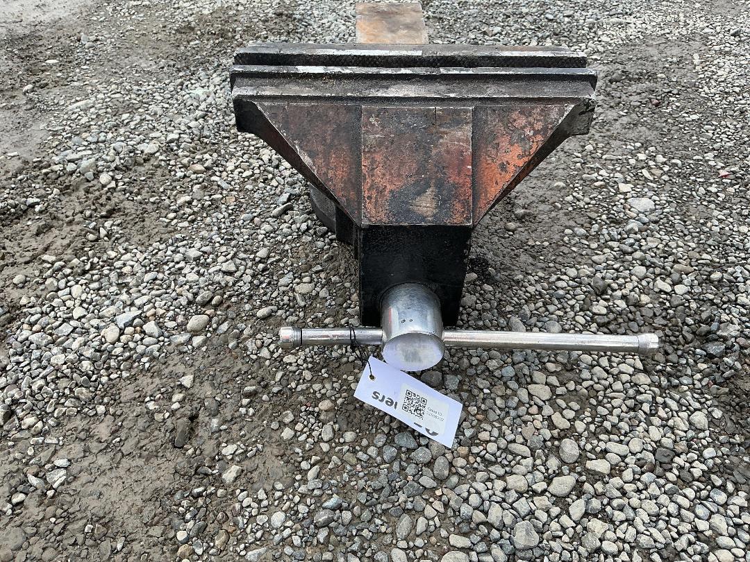 Photo '4' of Black Steel Table Vice