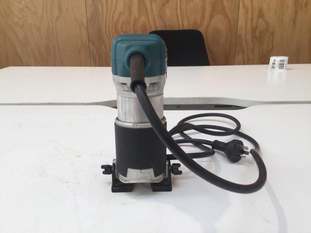 Photo '4' of Makita Compact Router