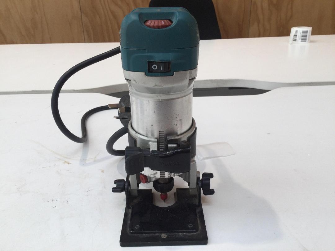 Photo '2' of Makita Compact Router