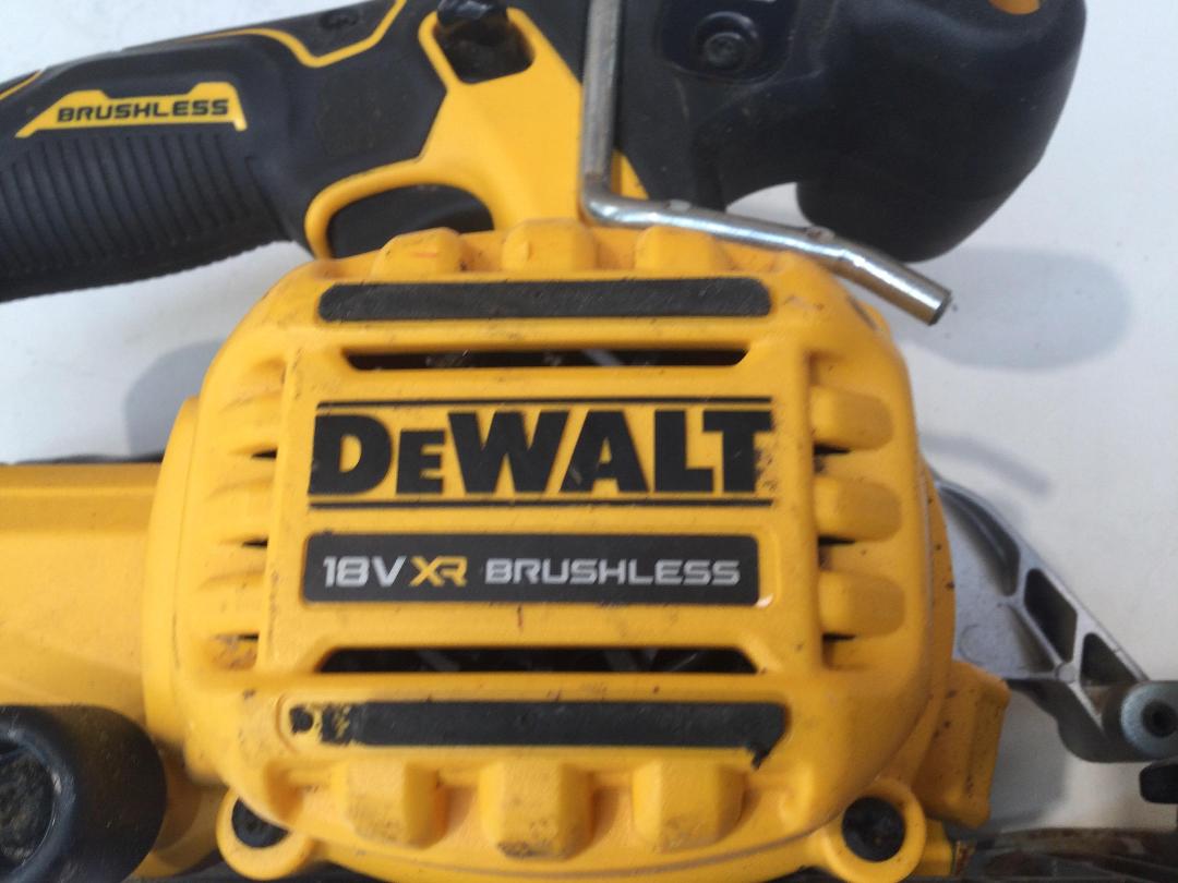 Photo '6' of DeWalt Circular Saw