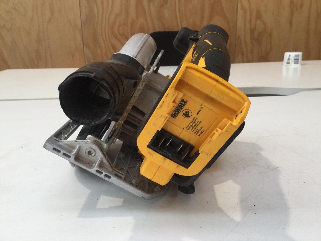 Photo '2' of DeWalt Circular Saw