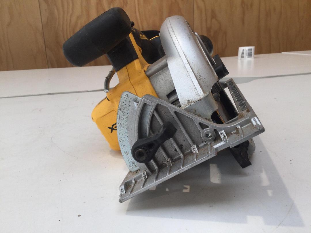 Photo '4' of DeWalt Circular Saw