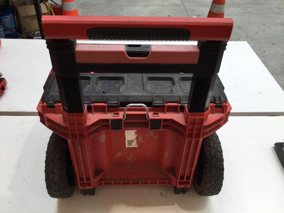 Photo '4' of Milwaukee PACKOUT Rolling Toolbox