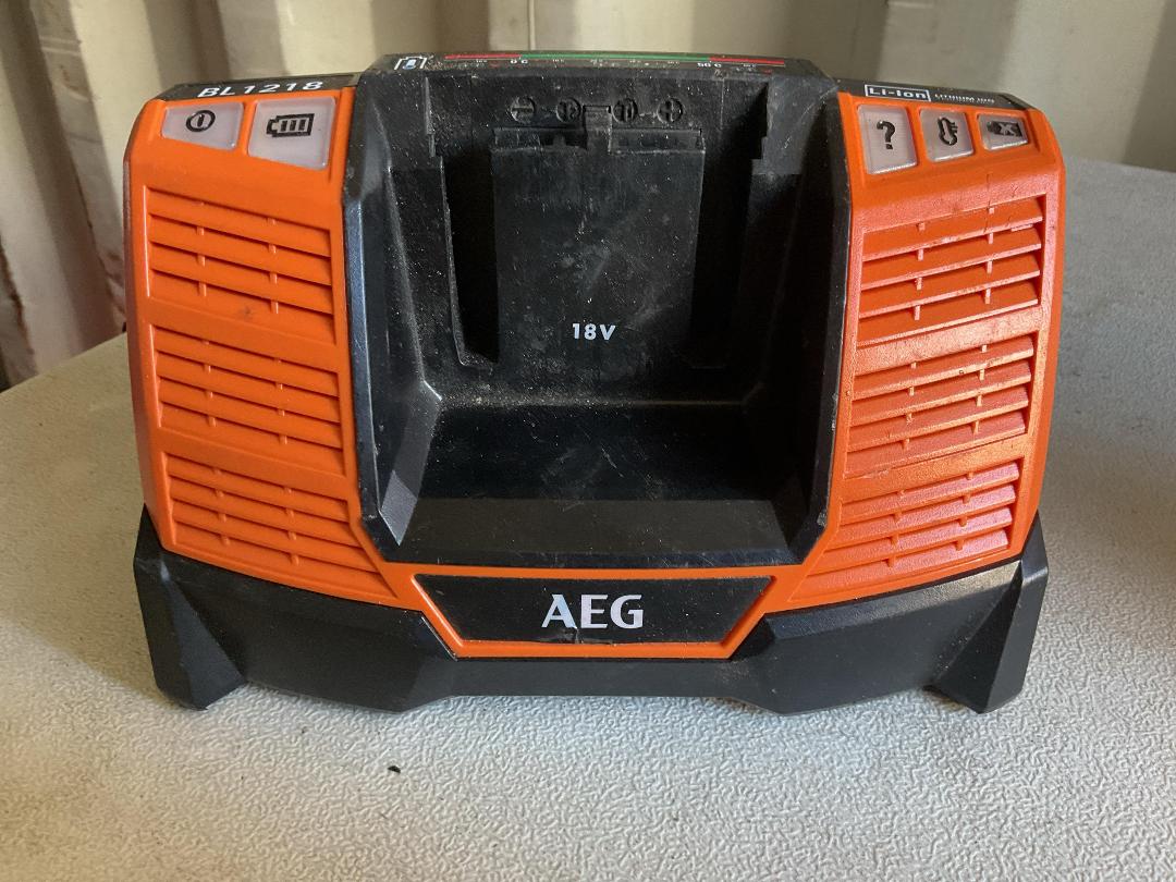 Photo '3' of AEG Battery & Chargers Photo '3' of AEG Battery & Chargers