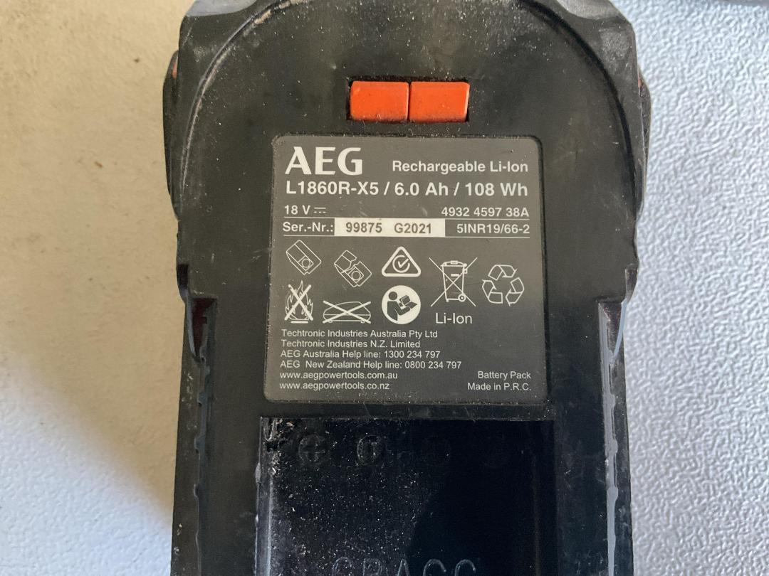 Photo '7' of AEG Battery & Chargers Photo '7' of AEG Battery & Chargers